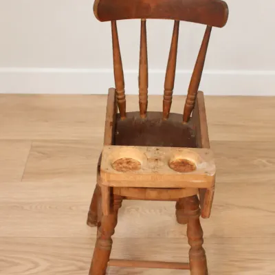 Vintage Wood High Chair
$30.00
18" x 10" x 31"