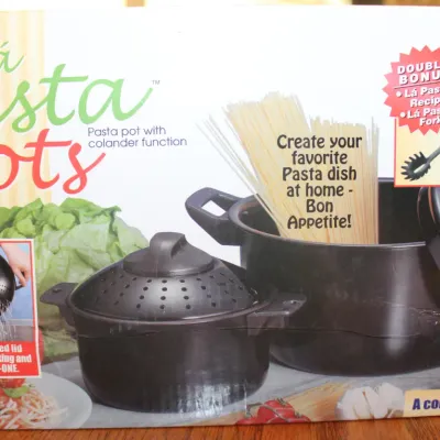 6-Piece La Pasta Pots Set (NEW IN BOX)
$30.00