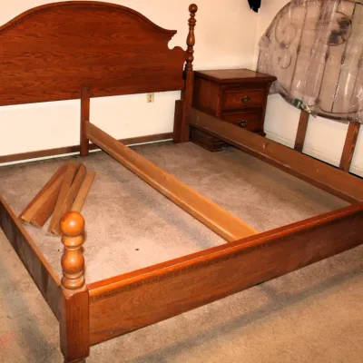 Oak Wood King Bed Frame
$150.00
81in. x 90in. x 49in.