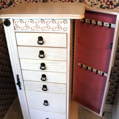 White Wooden Jewelry Armoire
$60.00
16in. x 12.5in. x 41in
- Pink velvet interior
- Life top mirror