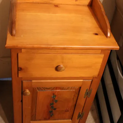 Vintage Colonial-Style Pine Wood Washstand w/ 1 Drawer & Lower Cabinet
$60.00
20.5in. x 16.5in. x 36in.
-Ft. Floral Vine Detail