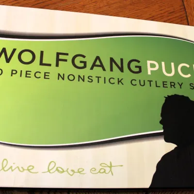 WOLFGANG PUCK 10-Piece Non-Stick Cutlery Set (NEW IN BOX)
$35.00