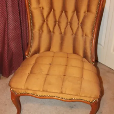 Vintage Tufted Slipper Chair in Brown
$75.00
26in. x 30in. x 36in.
