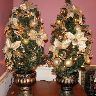 Small Pre-Decorated Tabletop Christmas Tree Set in a Bronze Urn-Style Base
$70.00
14in x 14in. x 36in.

- Set of 2
- Pre-Decorated
- Pre-lit