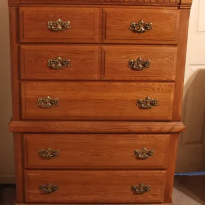 Tall Solid Wood Oak Chest of Drawers
$70.00
38in. x 18in. x 53in.