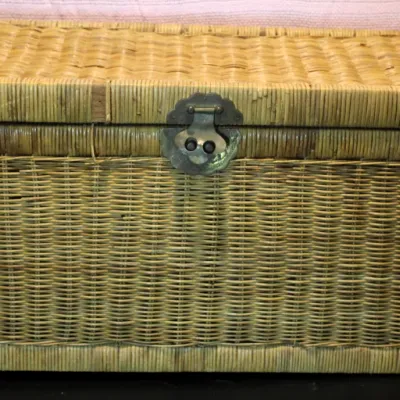 Vintage Handwoven Wicker Storage Trunk with Brass Hardware
$25.00
32" x 16" x 16"