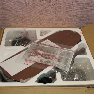 Hampton bay Ceiling fan (NEW IN BOX)
$150.00