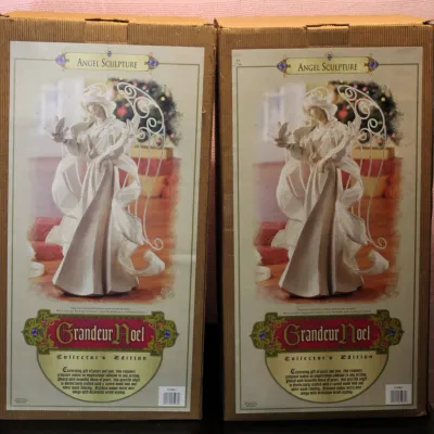 Set of 2 Grandeur Noel Collector's Edition Porcelain Angel sculpture (NEW IN BOX)
$100.00