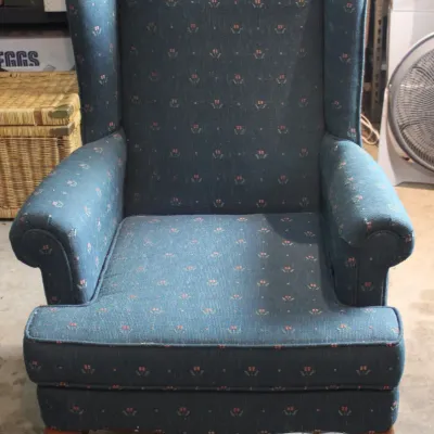 Blue Wingback Chair with Floral pattern
$50.00
27.5" x  25.5" x 43"