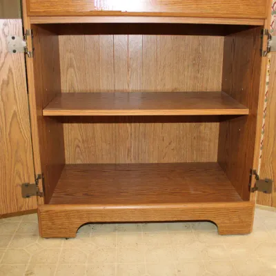 Oak Microwave Stand
$25.00
26in x 17in. x 48in. 
Comes with upper shelf, a single drawer, and lower cabinet storage.