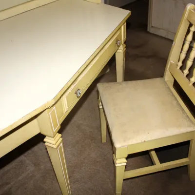 Vintage Pale Yellow Wood Desk, Hutch, & Chair
$130.00
- The Hutch is Removable
WITH HUTCH: 46.5in. x 30in. x 72in
WITHOUT HUTCH:...