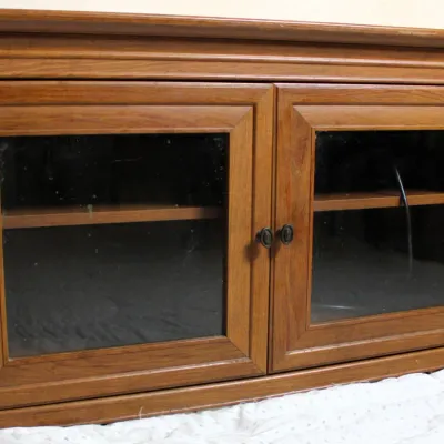 Oak Wooden TV Stand w/ Glass Cabinets
$50.00
40in. x 22in. x 25in.