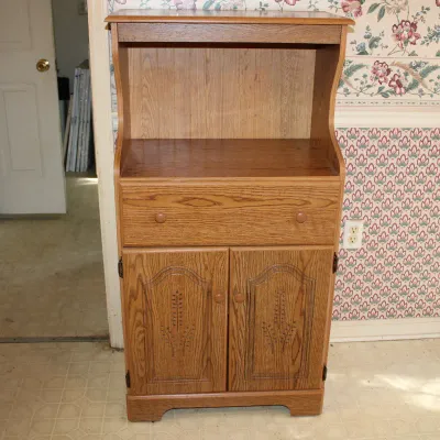 Oak Microwave Stand
$25.00
26in x 17in. x 48in. 
Comes with upper shelf, a single drawer, and lower cabinet storage.