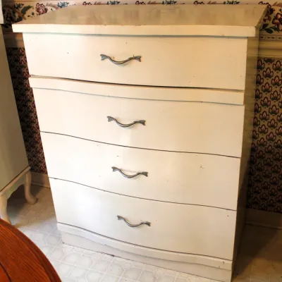 Vintage Off-White 4-Drawer Dresser
$45.00
37in. x 18in. x 42in.

There are a few marks on the top of the dresser.