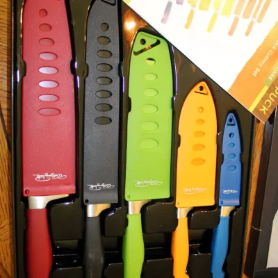 WOLFGANG PUCK 10-Piece Non-Stick Cutlery Set (NEW IN BOX)
$35.00