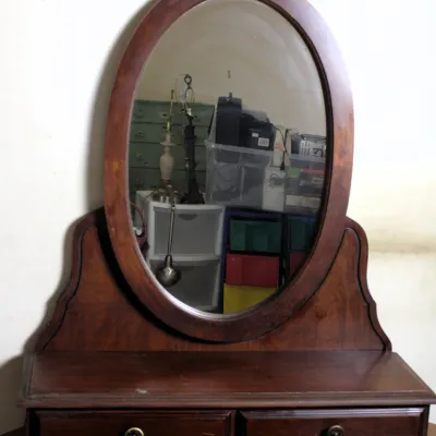 Vintage Wooden Tabletop Vanity w/ Mirror & 2 Small Storage Drawers
$70.00
32.5in. x 11in. x 37in.