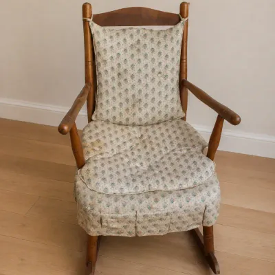 Vintage Rocking chair with Beige Cushion Set
$40.00
23" x 30" x 33"