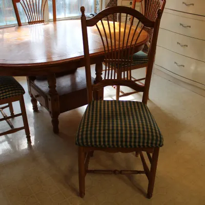 Traditional Wood Dining Table w/ 4 Chairs.
$260.00
62in. x 44in. x 30in.
-Dining table has a bottom drawer
-4 chairs are upholstered with...