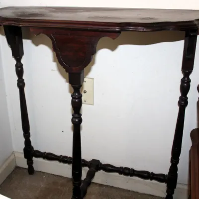 Mahogany Half-Moon Side Table
$50.00
30in. x 13in. x 30in.