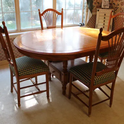 Traditional Wood Dining Table w/ 4 Chairs.
$260.00
62in. x 44in. x 30in.
-Dining table has a bottom drawer
-4 chairs are upholstered with...