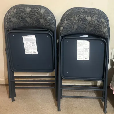 Set of 4 Upholstered Folding Chairs in Dark Blue Steel Frame
$30.00