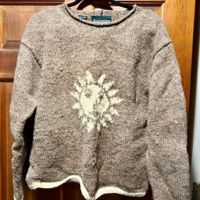 100% Wool Handmade Made In Nepal Avenue Sweater Size Medium 