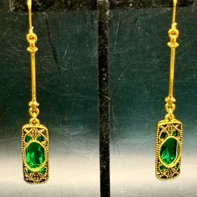 3” Vintage Style Gold Tone & Green Drop Earrings 
