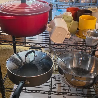 Sale Photo Thumbnail #30: Heavy duty pots