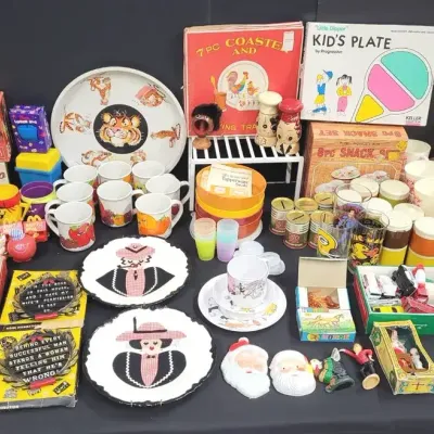 Kitschy Colorful Collectibles (WH77)