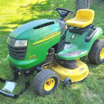 John Deere Lawn Tractor 