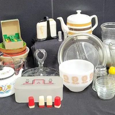 Mid-Century Kitchen (WH77)