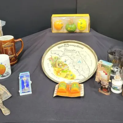Vintage Travel Souvenirs (WH88)