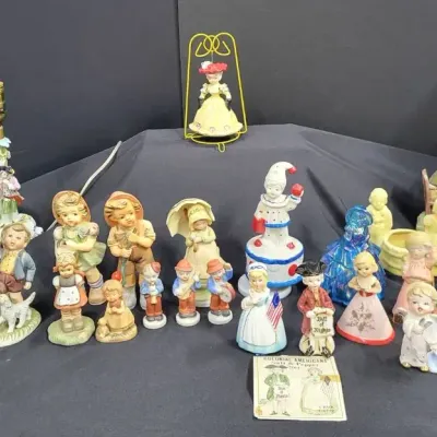 Collectible Figurines (WH77)