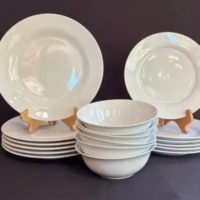 Potterybarn Caterer’s White Dinner /Salad Plates & Bowls