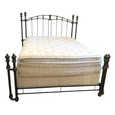 Vintage-style Dark Metal Spindle Queen Bed Frame