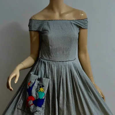 Vtg 50s fit/flare gingham Dress w/dancers applique embroidery
