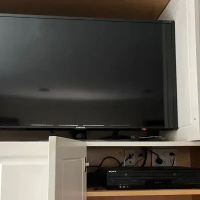 Samsung 42” TV and Sony DVD/VHS Player, Tested