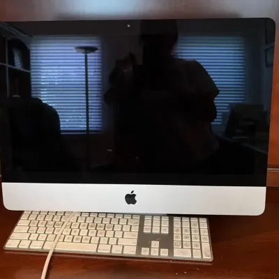 21.5” iMac 2013 MacOS Catalina with Apple Mouse, Keyboard