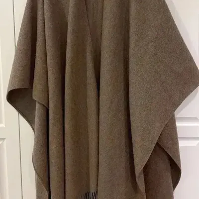 100% Pure Cashmere Poncho Wrap, Made in Germany 40”L, Brown | Excellent Condition 