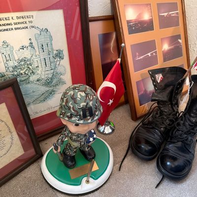 Sale Photo Thumbnail #133: Military pictures, Figure and more.