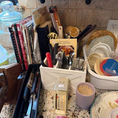 Sale Photo Thumbnail #105: Cookbooks, Pioneer Woman items, utensils, spices and more.
Cookie Cutters