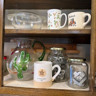 Sale Photo Thumbnail #102: Cookbooks, Pioneer Woman items, utensils, spices and more.
Cookie Cutters