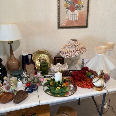 Sale Photo Thumbnail #79: Decor, Vintage Lamps, Mexico Pottery and Lots More.

Table not included