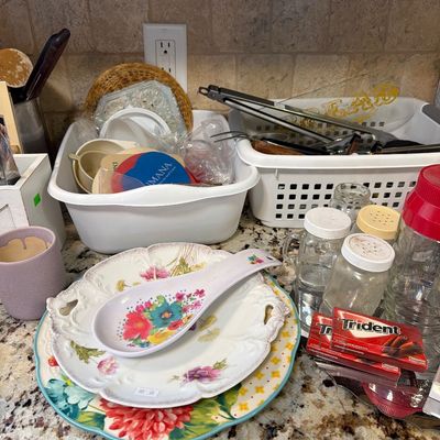 Sale Photo Thumbnail #100: Cookbooks, Pioneer Woman items, utensils, spices and more.
Cookie Cutters