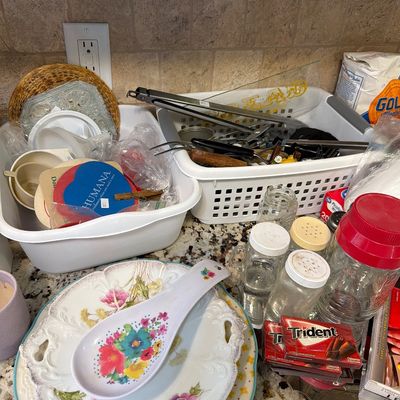 Sale Photo Thumbnail #104: Cookbooks, Pioneer Woman items, utensils, spices and more.
Cookie Cutters