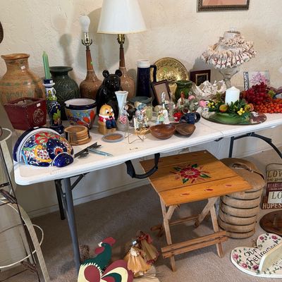 Sale Photo Thumbnail #75: Decor, Vintage Lamps, Mexico Pottery and Lots More.

Table not included