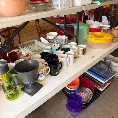 Sale Photo Thumbnail #219: Bowls, Tupperware, lots of Misc.