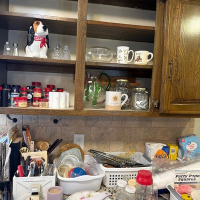Sale Photo Thumbnail #98: Cookbooks, Pioneer Woman items, utensils, spices and more.
Cookie Cutters