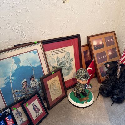 Sale Photo Thumbnail #130: Military pictures, Figure and more.