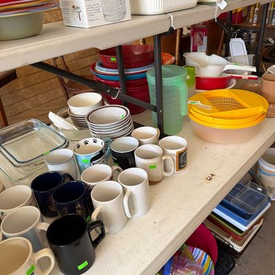 Sale Photo Thumbnail #220: Bowls, Tupperware, lots of Misc.